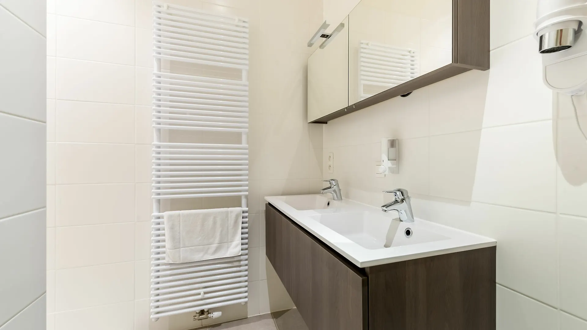 Smartflats Design - Grand-Place Brüksel 3*,  Belçika