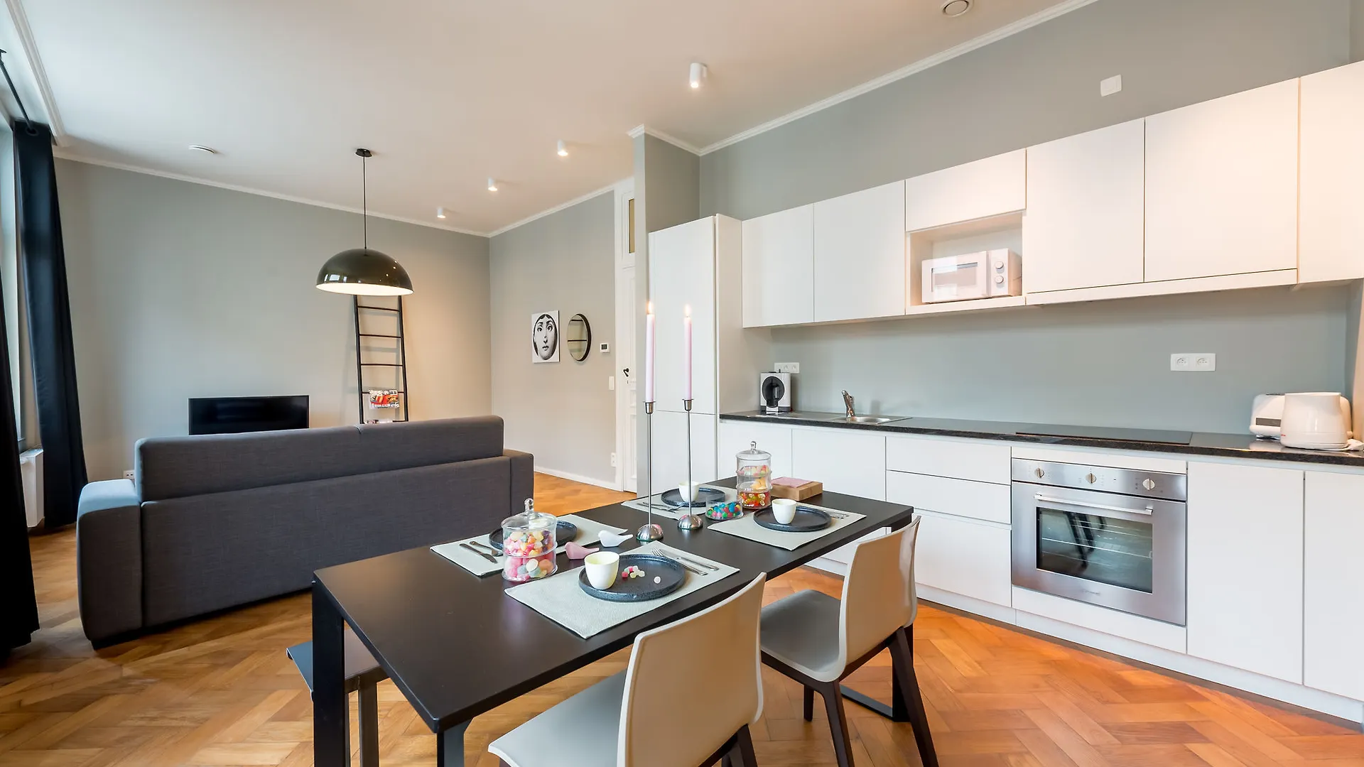 Smartflats Design - Grand-Place Brüksel 3*,  Belçika